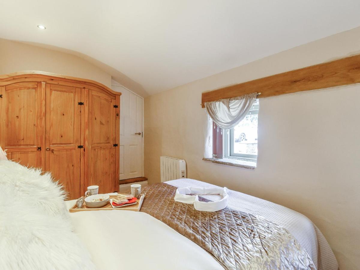 Caner Bach Lodge Bridgend  Exteriör bild