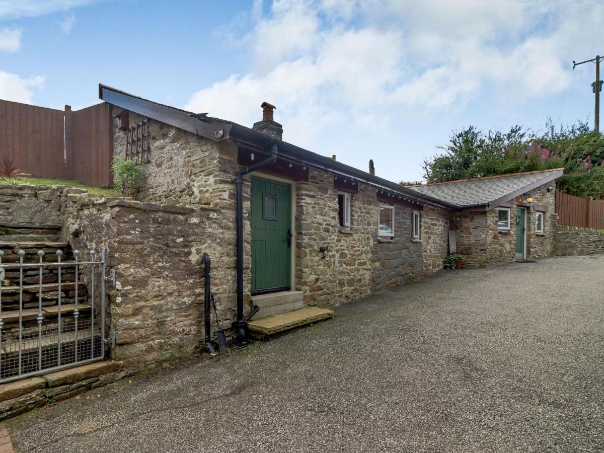 Caner Bach Lodge Bridgend  Exteriör bild