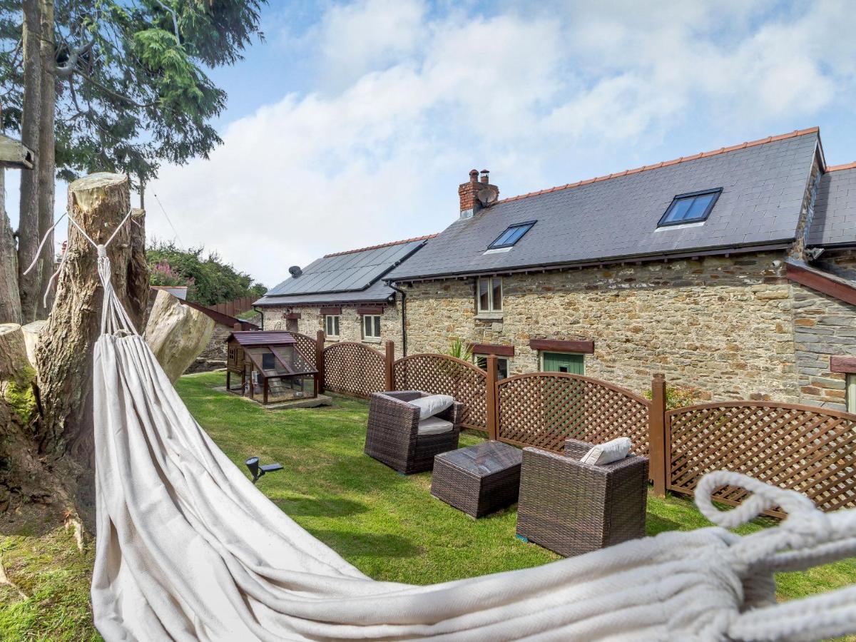 Caner Bach Lodge Bridgend  Exteriör bild