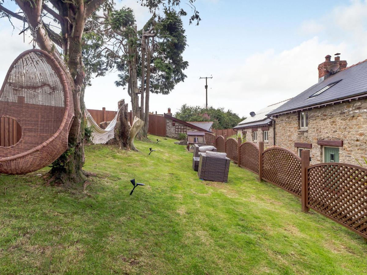 Caner Bach Lodge Bridgend  Exteriör bild